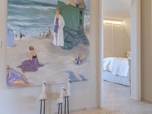 2 bedrooms, desk, WiFi, bed sheets