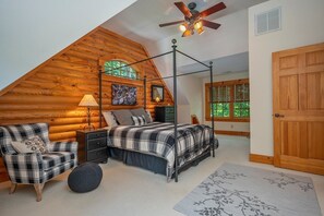 3 bedrooms, desk, iron/ironing board, free WiFi - Kind Oak Lake House Peaceful Lakeside Cabin with Hot Tub & Private Dock in Mill Springs (Mill Spring)