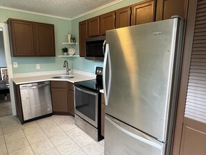 Private kitchen - 1-bedroom apartment in adorable Old Town Plymouth and less than a mile from DTW (Plymouth)