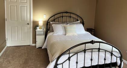 1-bedroom apartment in adorable Old Town Plymouth and less than a mile from DTW