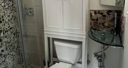 1-bedroom apartment in adorable Old Town Plymouth and less than a mile from DTW