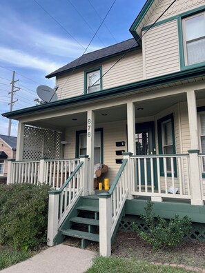 Exterior - 1-bedroom apartment in adorable Old Town Plymouth and less than a mile from DTW (Plymouth)