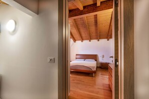 2 makuuhuonetta, silitysrauta/-lauta, Wi-Fi