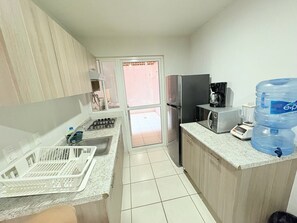 Appartement Classique, 3 chambres, cuisine | Cuisine privée | Réfrigérateur, micro-ondes, lave-vaisselle, cafetière/bouilloire