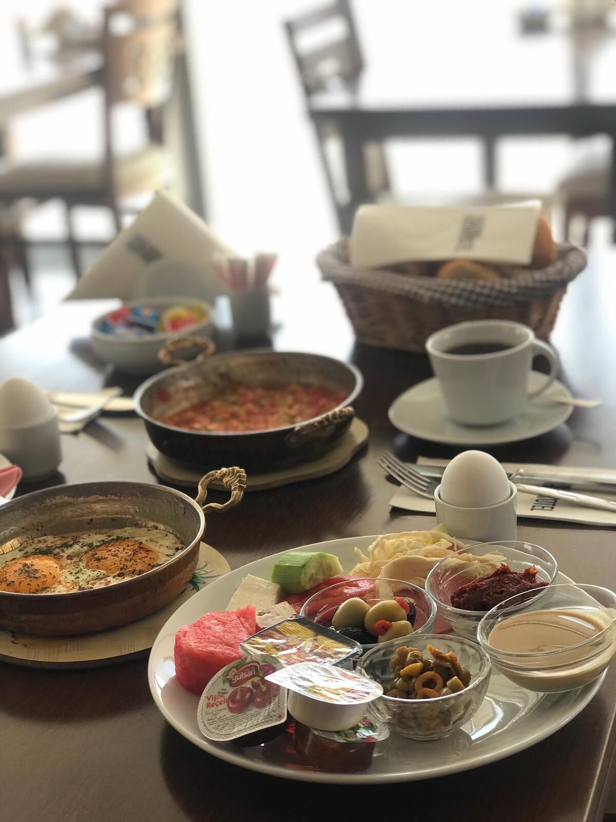 يتم تقديم الإفطار 