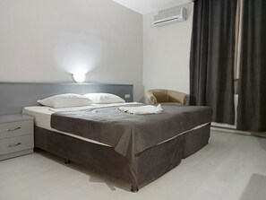 Desk, laptop workspace, free WiFi - Han Otel (Düzce)