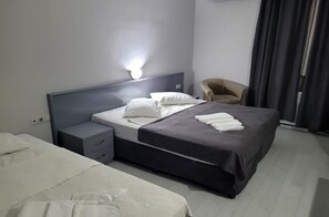 Desk, laptop workspace, free WiFi - Han Otel (Düzce)