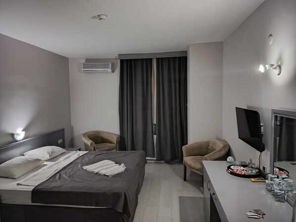Desk, laptop workspace, free WiFi - Han Otel (Düzce)