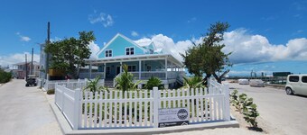 Seaside Bliss: Dockside Living with Stunning Sunsets and Sunrises