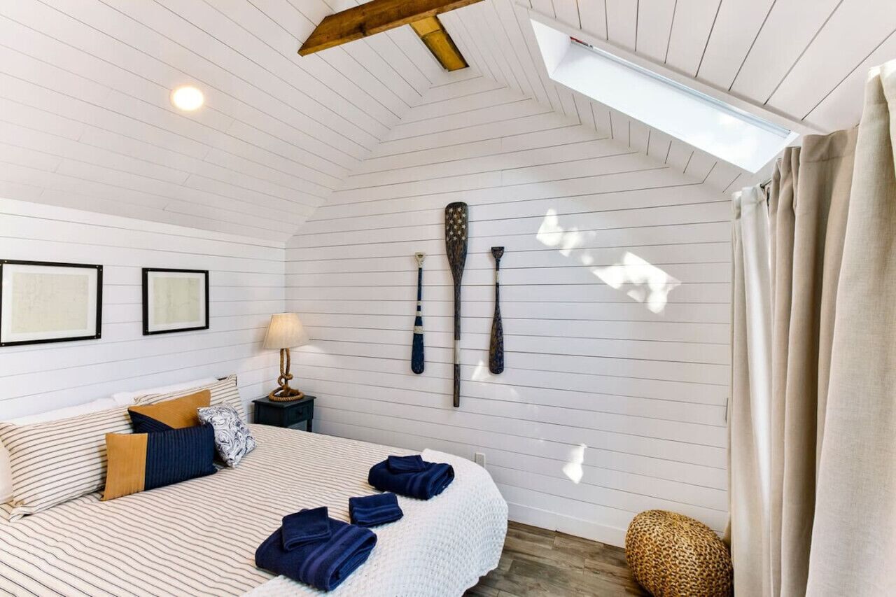 3 bedrooms, travel crib, WiFi, bed sheets