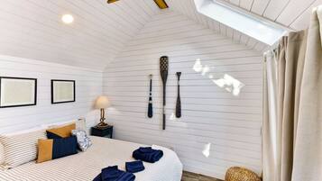 3 bedrooms, travel crib, WiFi, bed sheets