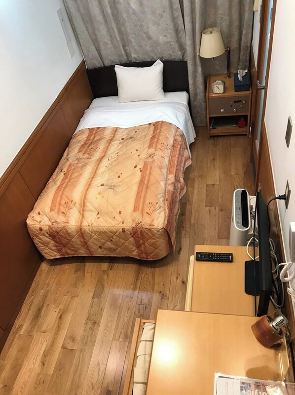 1 soverom, skrivebord, wi-fi (inkludert) og sengetøy