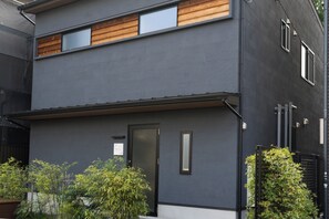 Exterior detail - Guesthouse All Day 201 rooms / Kyoto Kyōto (Kyoto)