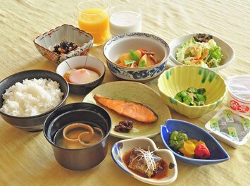 【ご朝食】和食膳の一例※ご予約状況によりどちらかのご案内になります（ご選択不可）