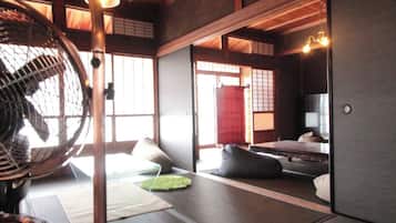 3 bedrooms, desk, free WiFi, bed sheets