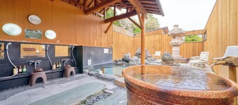 Villa Forest Villa Forest Villa A twostory pr / Maibara Shiga