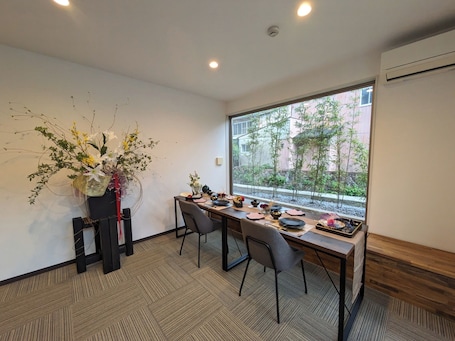 Dining. B 7 minutes walk from Enmachi StationLongterm / Kyoto Kyōto