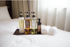 1 habitación, escritorio, tabla de planchar con plancha y wifi gratis 