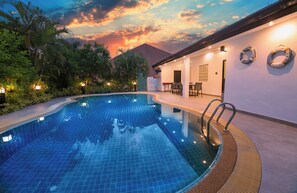 Outdoor pool - Villa Sabai (Pattaya)