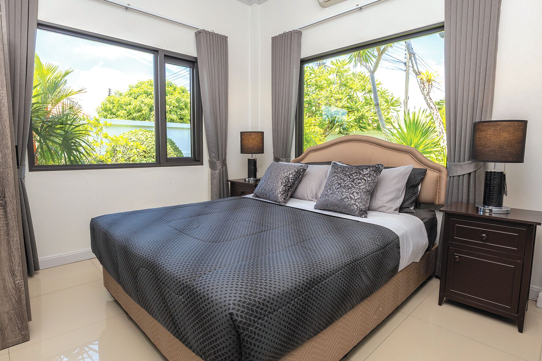 4 bedrooms, in-room safe, free WiFi