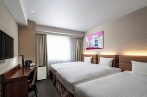 1 habitación, escritorio, tabla de planchar con plancha y wifi gratis 