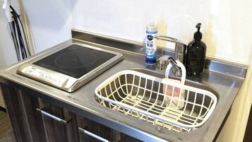 Fridge, microwave, stovetop, cookware/dishes/utensils