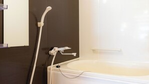 Sèche-cheveux, serviettes fournies