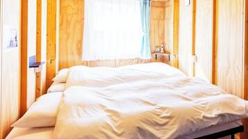 1 室のベッドルーム、デスク、ベッドシーツ