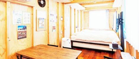 1 quarto, escrivaninha, Wi-Fi, roupa de cama