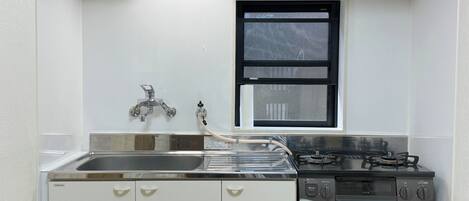 Fridge, microwave, stovetop, cookware/dishes/utensils