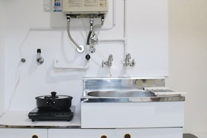 Fridge, microwave, stovetop, cookware/dishes/utensils