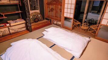 5 bedrooms, desk, free WiFi, bed sheets