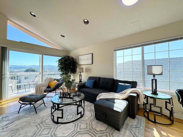 Living area - Stunning House in South SF (South San Francisco)
