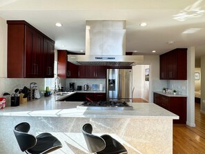 Private kitchen - Stunning House in South SF (South San Francisco)