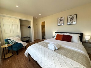 3 bedrooms, iron/ironing board, WiFi, bed sheets