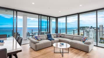 Apartment, 3 Bedrooms, Ocean View | Living area