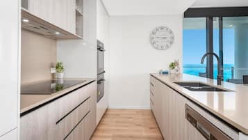 Apartment, 3 Bedrooms, Ocean View | Private kitchen
