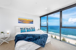 Appartement, 3 chambres, vue sur l’océan | Décor unique, ameublement unique, fer et planche à repasser