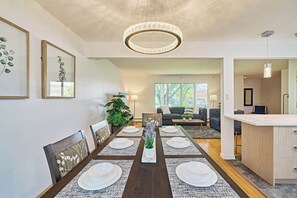 Dining - Chinook Luxe Entire House. Free Banff Pass! (Calgary)