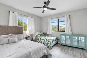 2 bedrooms, iron/ironing board, free WiFi, bed sheets - Island Paradise-large 2 bedroom/2 bath SFH  with Cabana club and 75ft of dockage (Key Colony Beach)