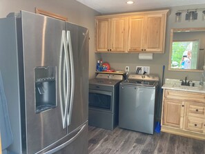 Batterie de cuisine, vaisselle et ustensiles