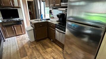 Cookware/dishes/utensils