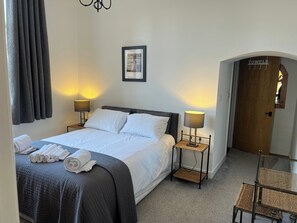 1 chambre, fer et planche à repasser, Wi-Fi, draps fournis