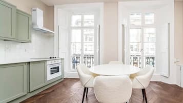 Kühlschrank, Ofen, Herdplatte, Geschirrspüler