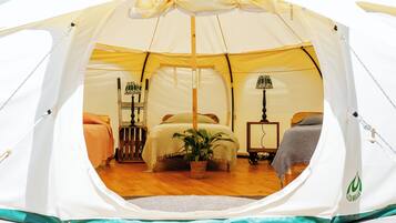 4 bedrooms, bed sheets
