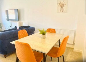 Dining - Honeybee Haven Retreat - 3 Bed House (Ashford)
