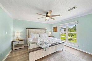 8 bedrooms, desk, iron/ironing board, travel cot