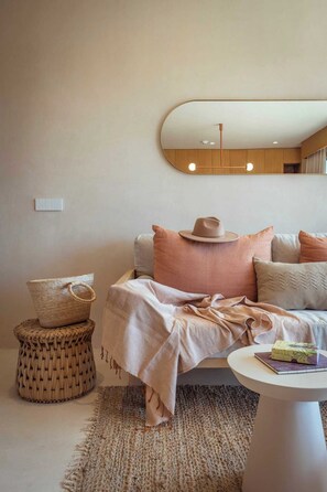 TV, offices - Aldea Zama Penthouse + Private Rooftop + Parking (Tulum)