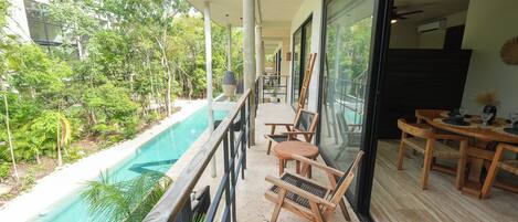 تناول الطعام بالخارج