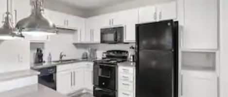 Refrigerador, microondas, horno, tostadora